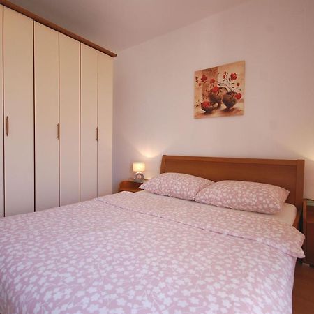 Apartments Andrea By El-Pi Tours Njivice Bagian luar foto