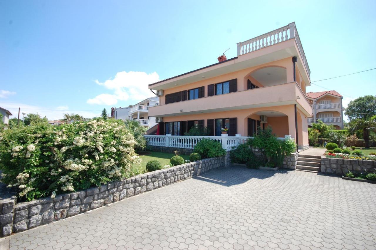 Apartments Andrea By El-Pi Tours Njivice Bagian luar foto