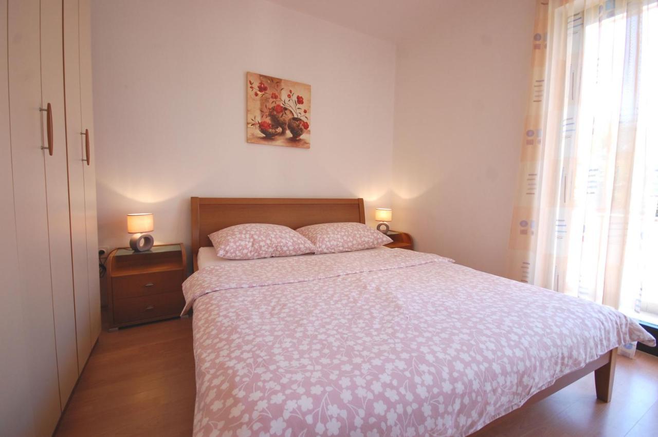 Apartments Andrea By El-Pi Tours Njivice Bagian luar foto