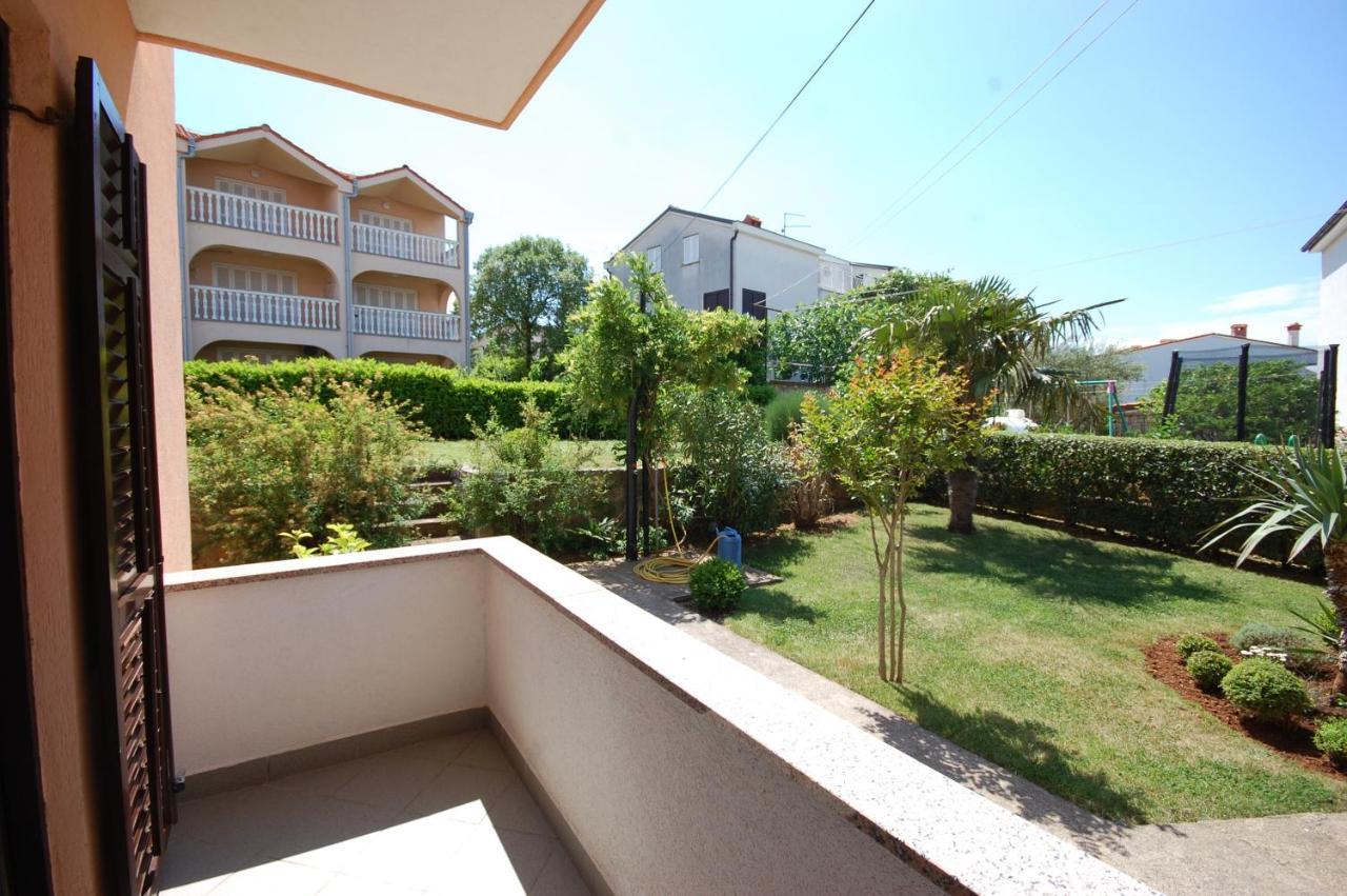 Apartments Andrea By El-Pi Tours Njivice Bagian luar foto