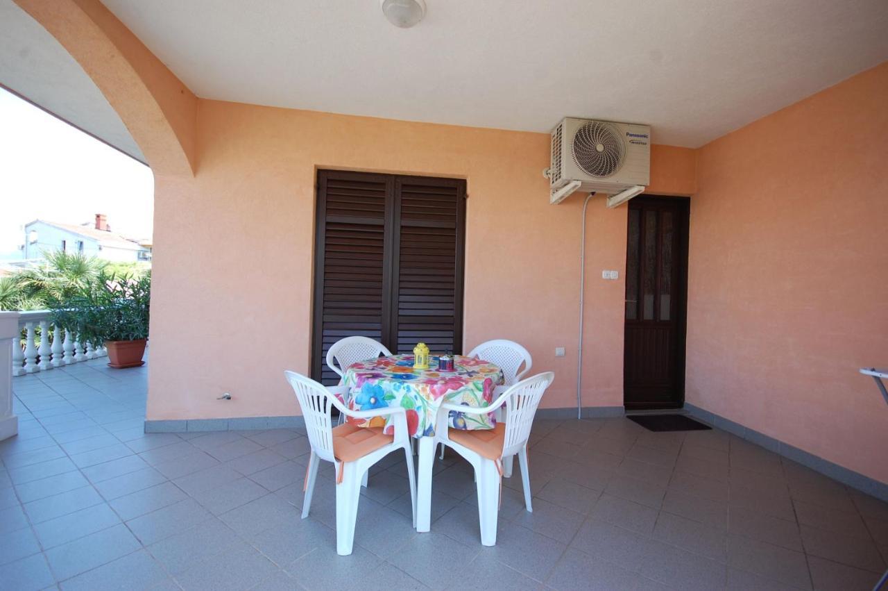 Apartments Andrea By El-Pi Tours Njivice Bagian luar foto