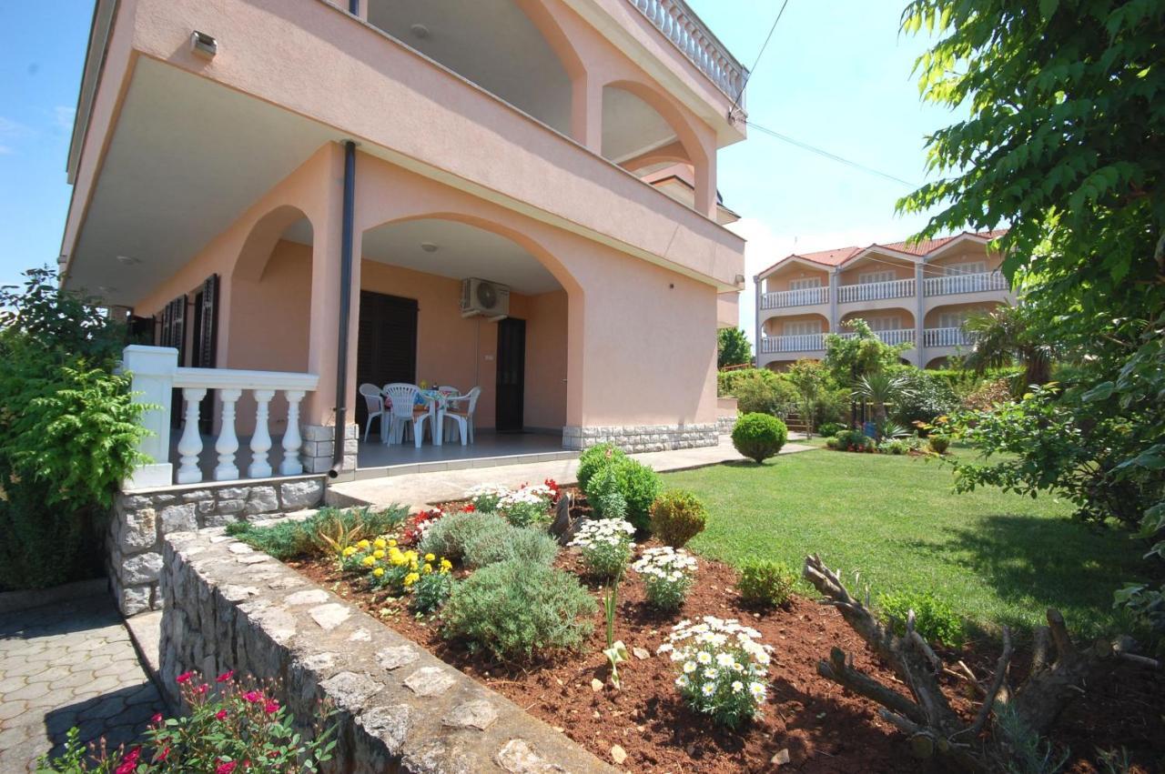 Apartments Andrea By El-Pi Tours Njivice Bagian luar foto