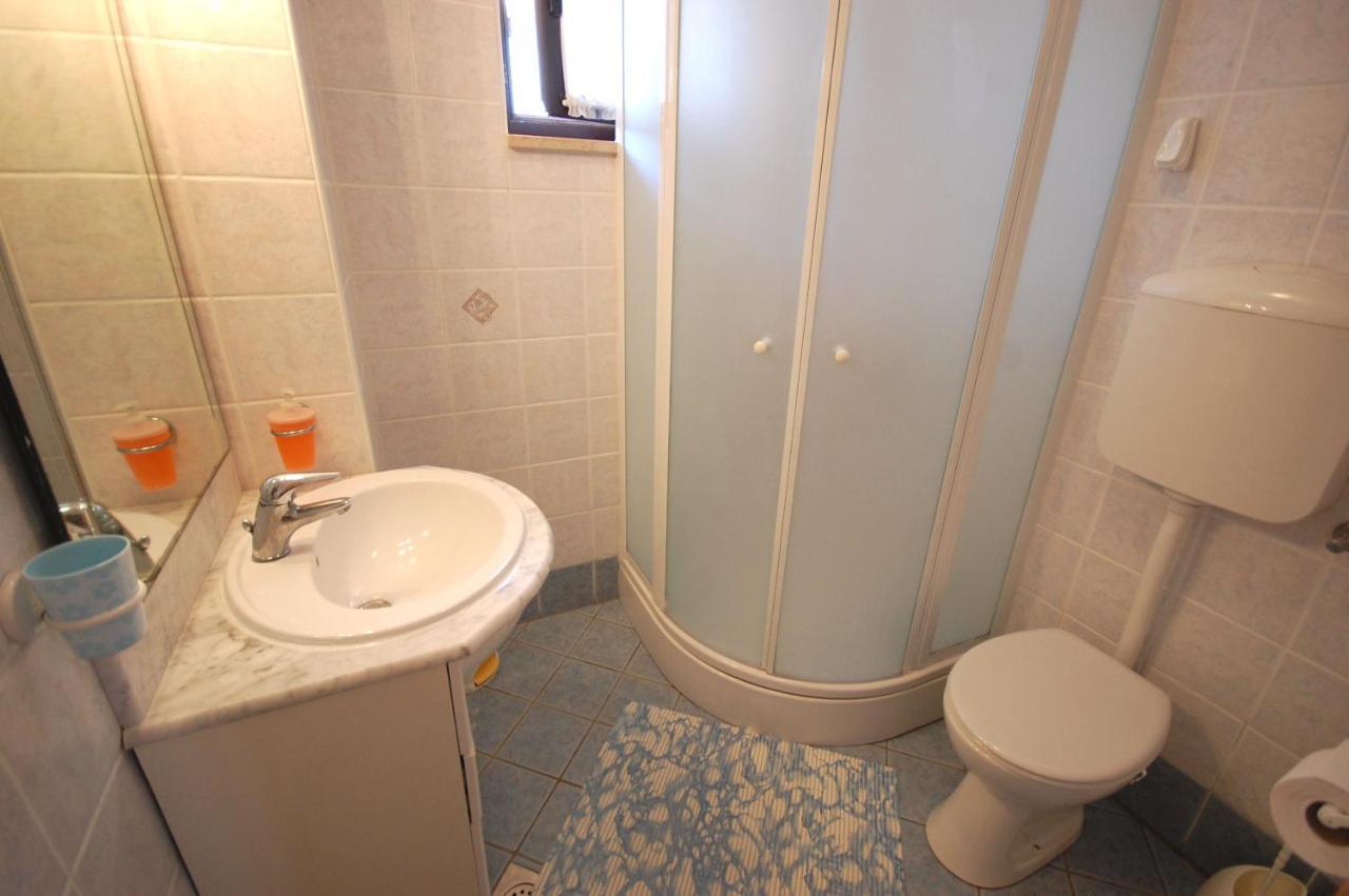 Apartments Andrea By El-Pi Tours Njivice Bagian luar foto