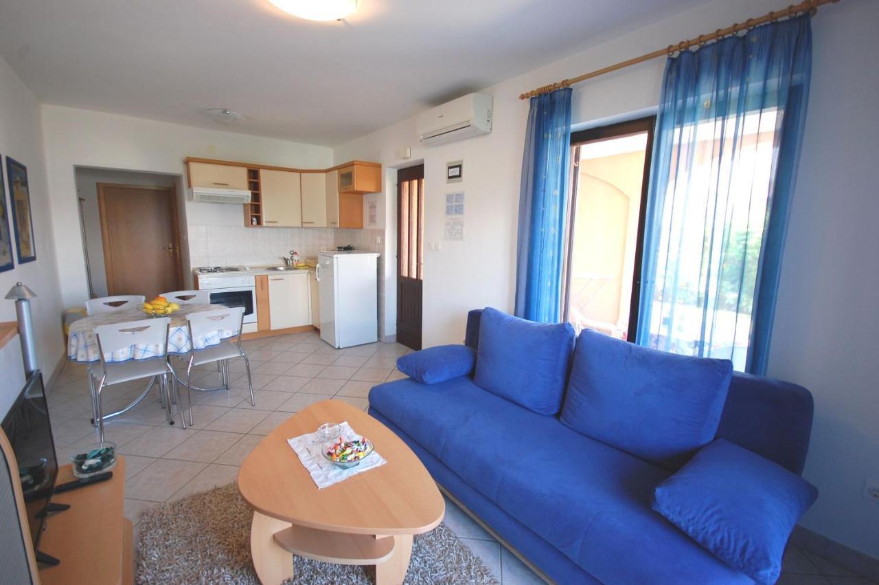 Apartments Andrea By El-Pi Tours Njivice Bagian luar foto