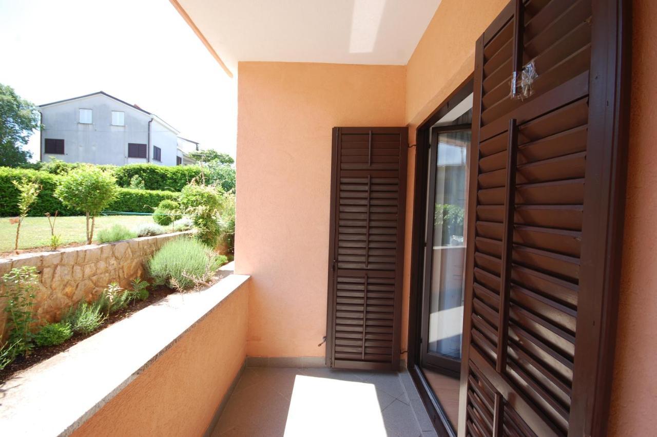 Apartments Andrea By El-Pi Tours Njivice Bagian luar foto