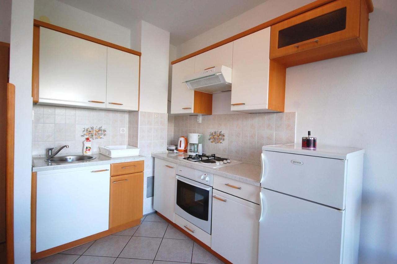 Apartments Andrea By El-Pi Tours Njivice Bagian luar foto