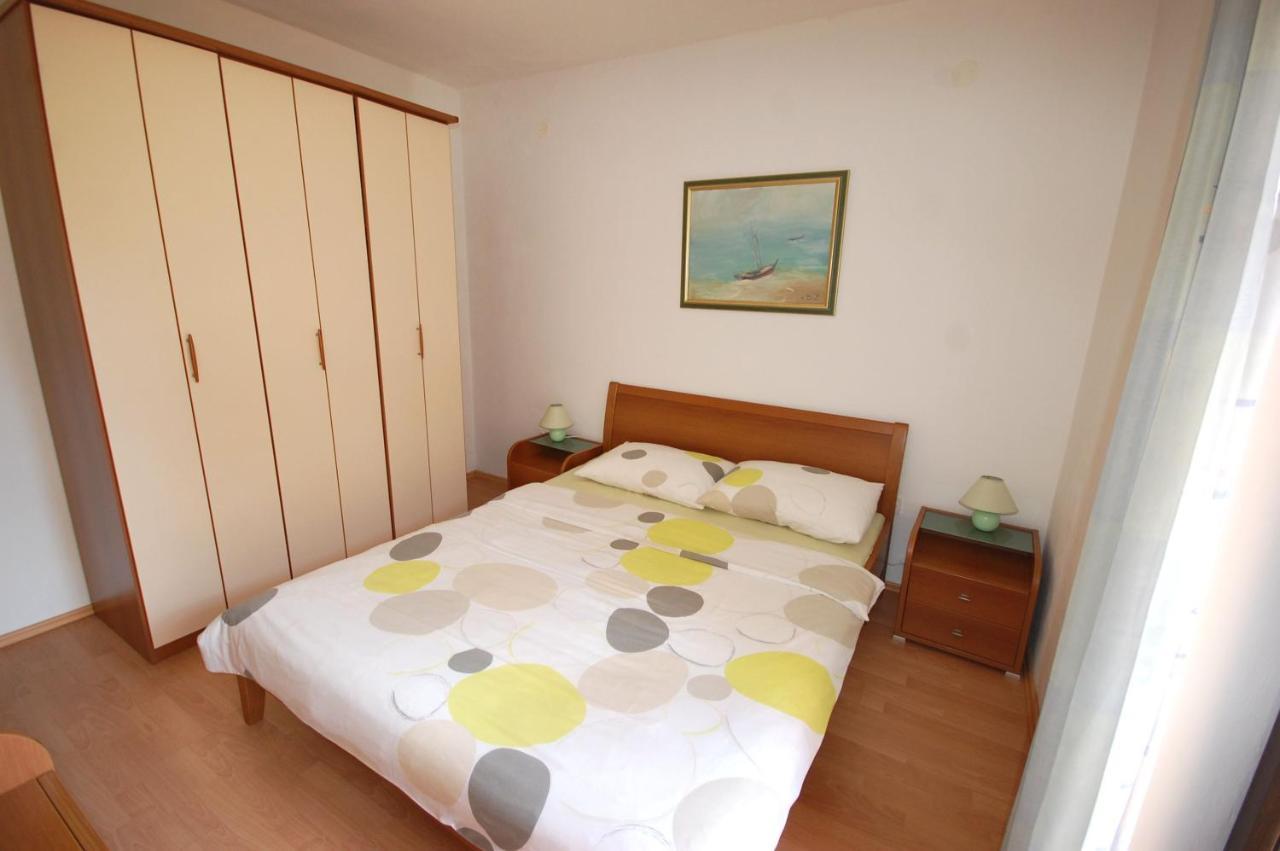 Apartments Andrea By El-Pi Tours Njivice Bagian luar foto