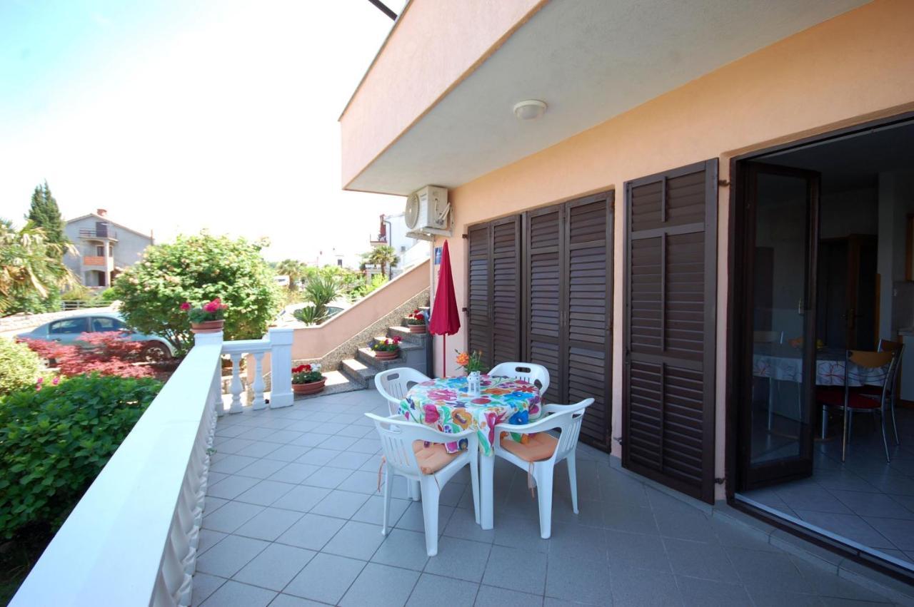 Apartments Andrea By El-Pi Tours Njivice Bagian luar foto