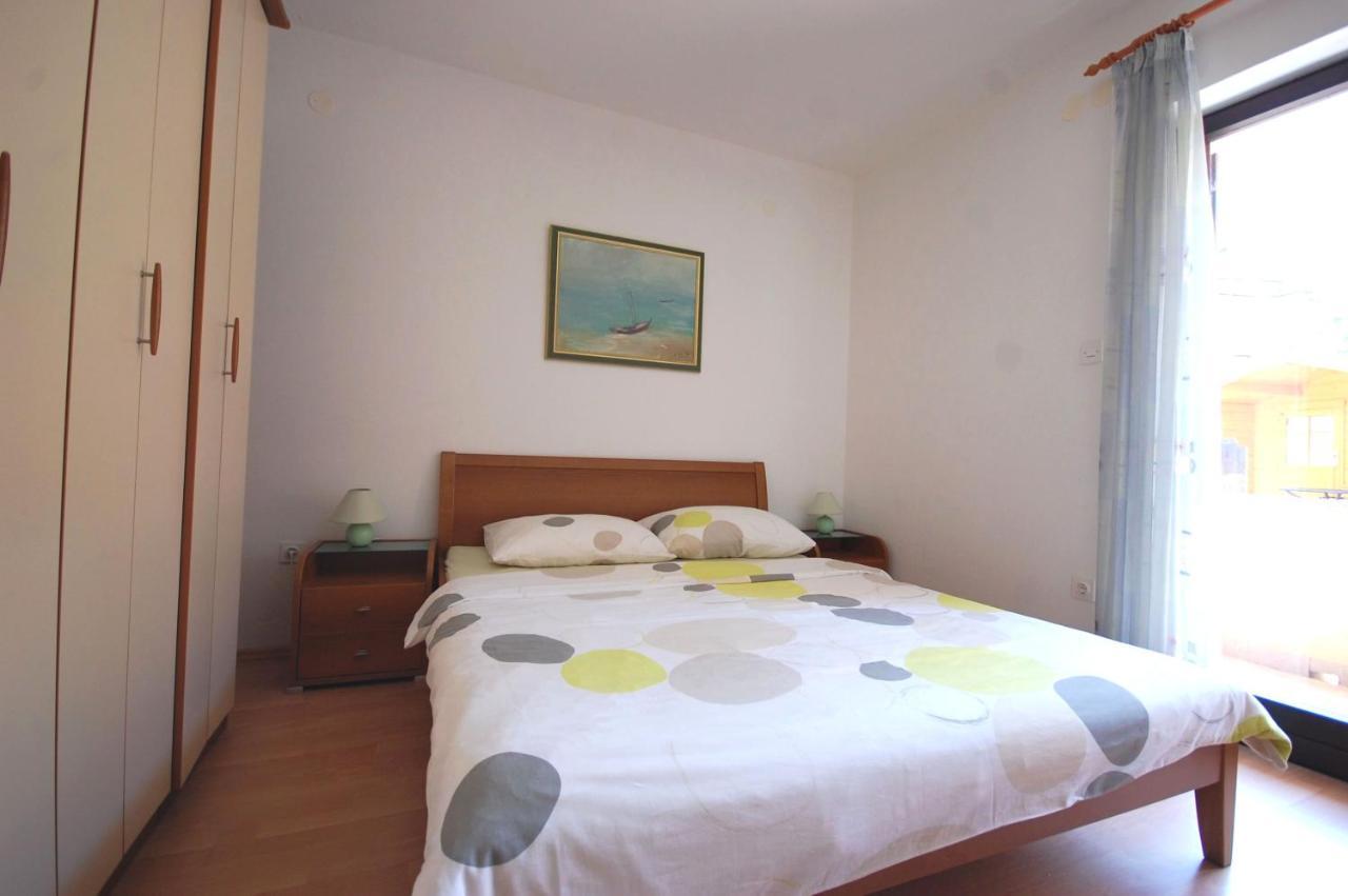 Apartments Andrea By El-Pi Tours Njivice Bagian luar foto