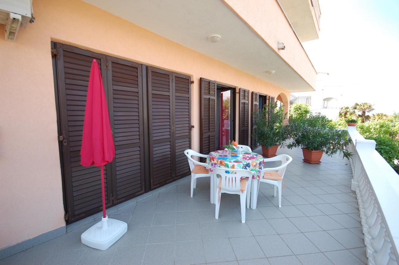 Apartments Andrea By El-Pi Tours Njivice Bagian luar foto