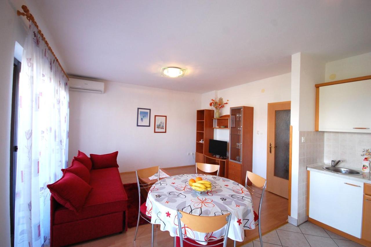Apartments Andrea By El-Pi Tours Njivice Bagian luar foto